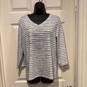 Chicos Zenergy Striped V-Neck Women's silvery Top - size 1 - (8)